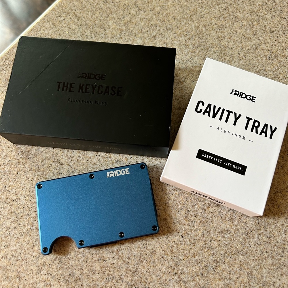 Ridge Wallet with Key Case, cash strap and cavity tray